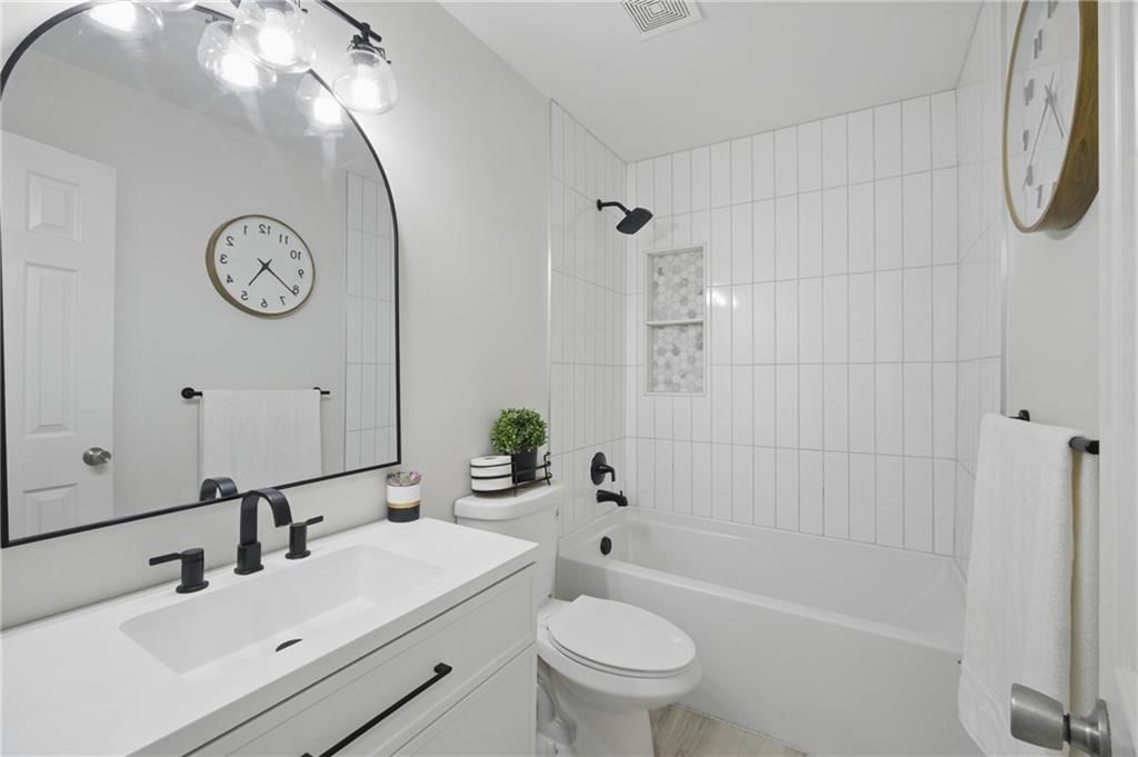 11709 Corrington Avenue — photo 13