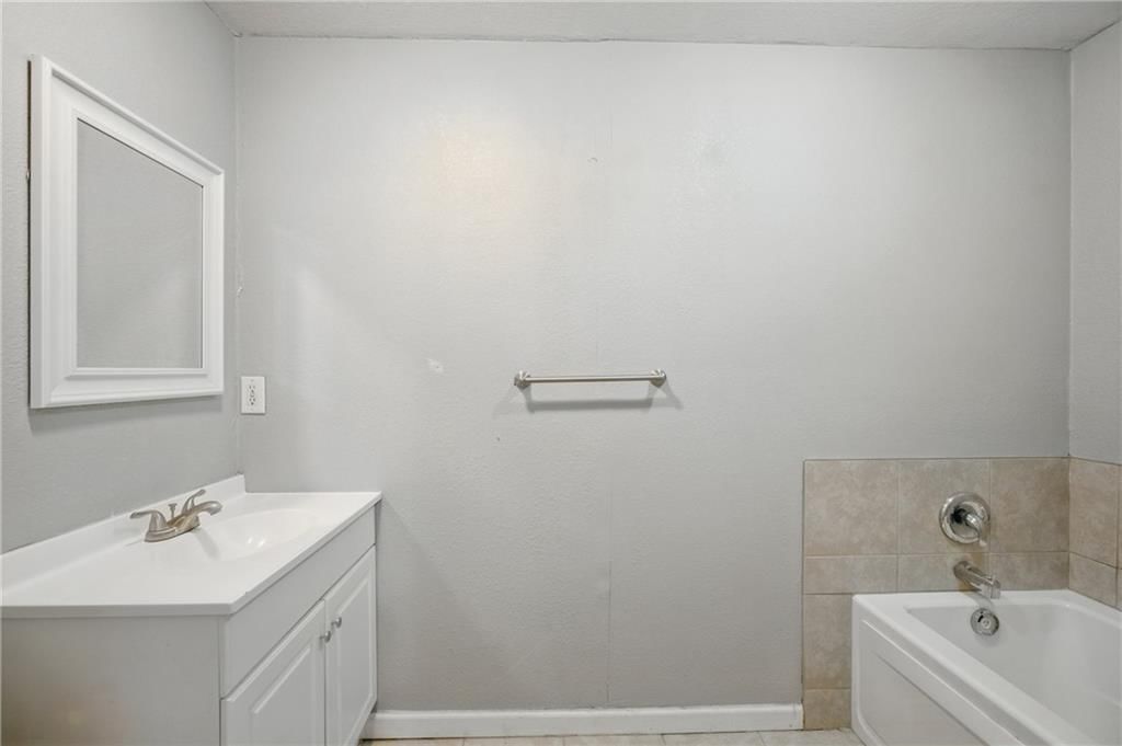11709 Corrington Avenue — photo 16
