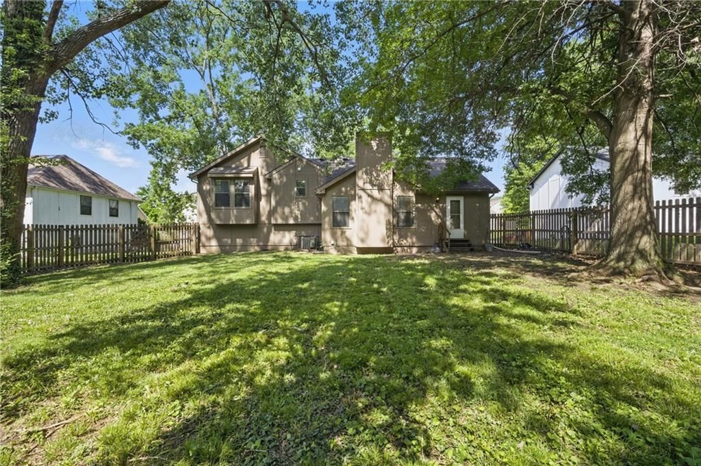 11709 Corrington Avenue — photo 17