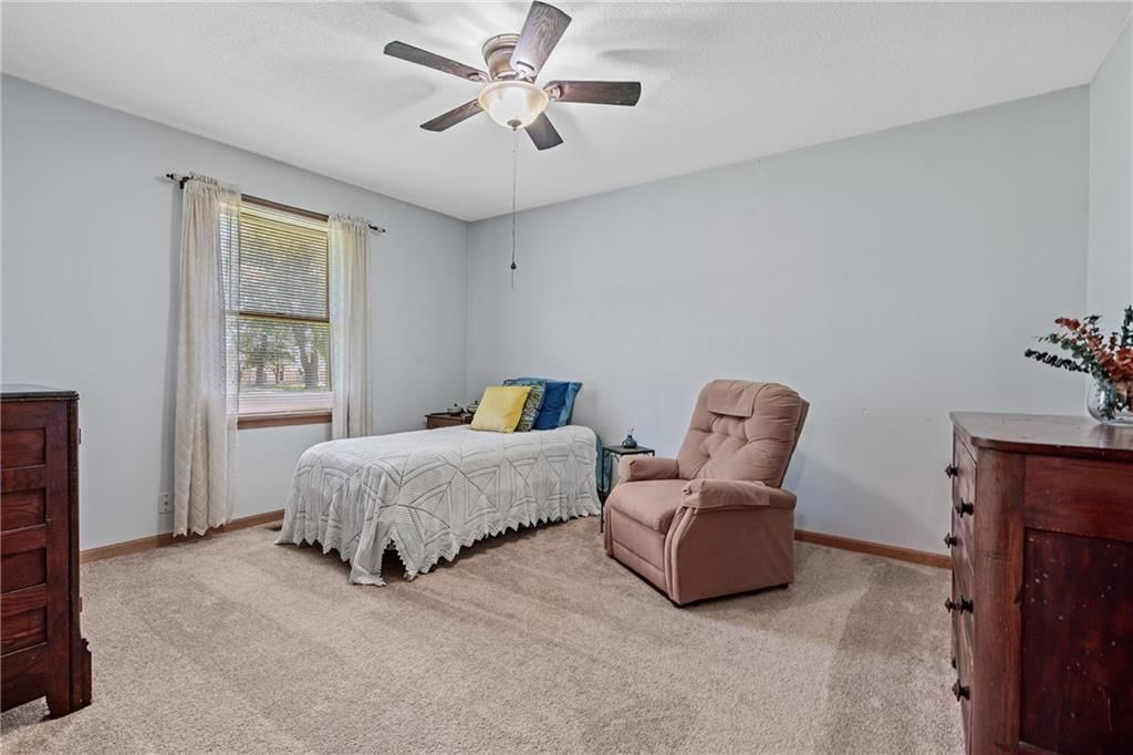 Photo 14 of 37 - 906 Plattsburg Street