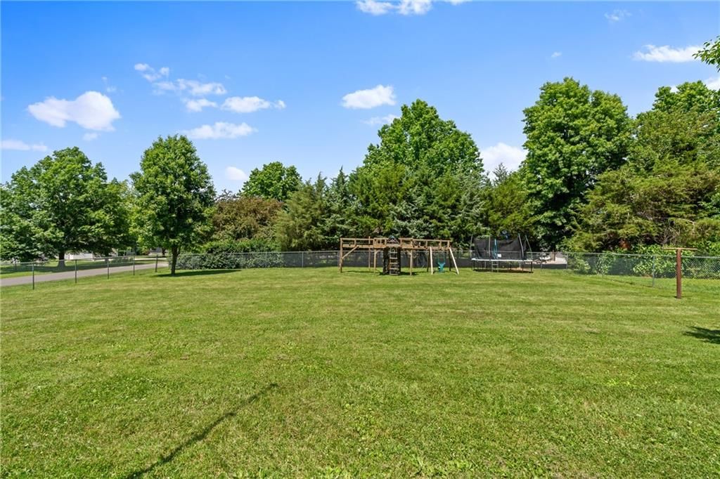 Photo 28 of 37 - 906 Plattsburg Street