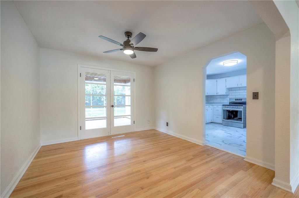 Photo 17 of 30 - 6605 Willow Avenue