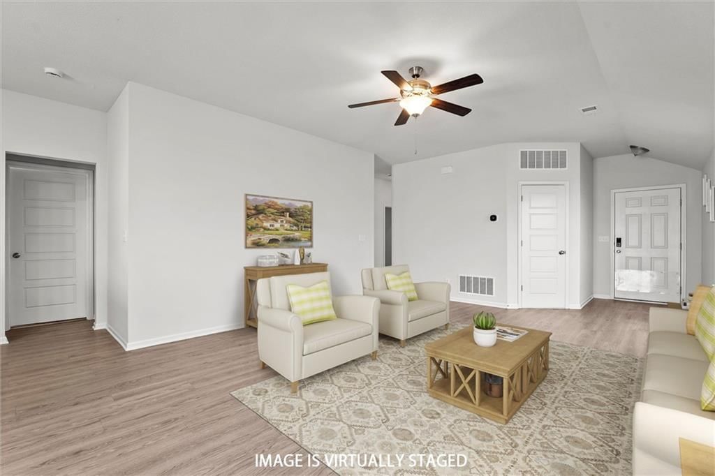 Photo 5 of 32 - 8000 SE 6th Street