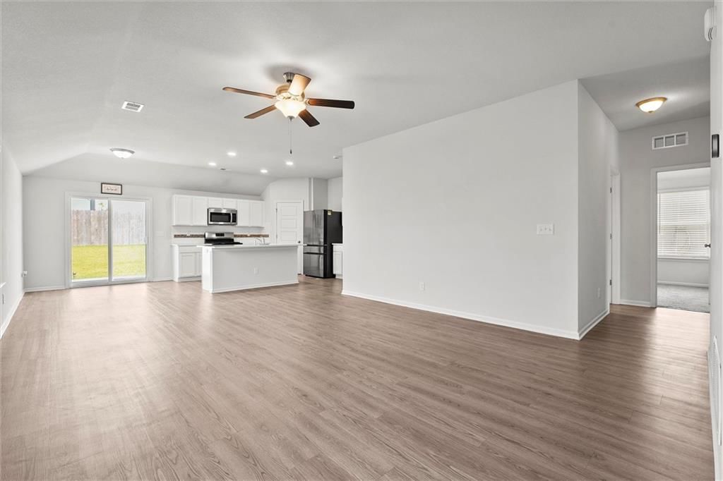 Photo 8 of 32 - 8000 SE 6th Street