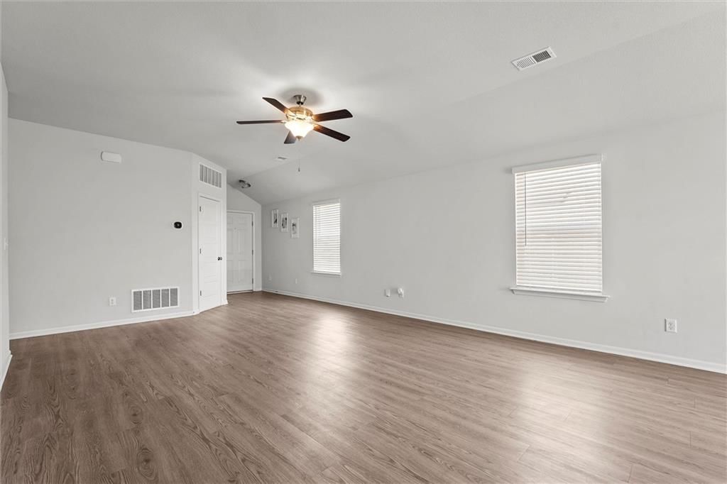 Photo 9 of 32 - 8000 SE 6th Street