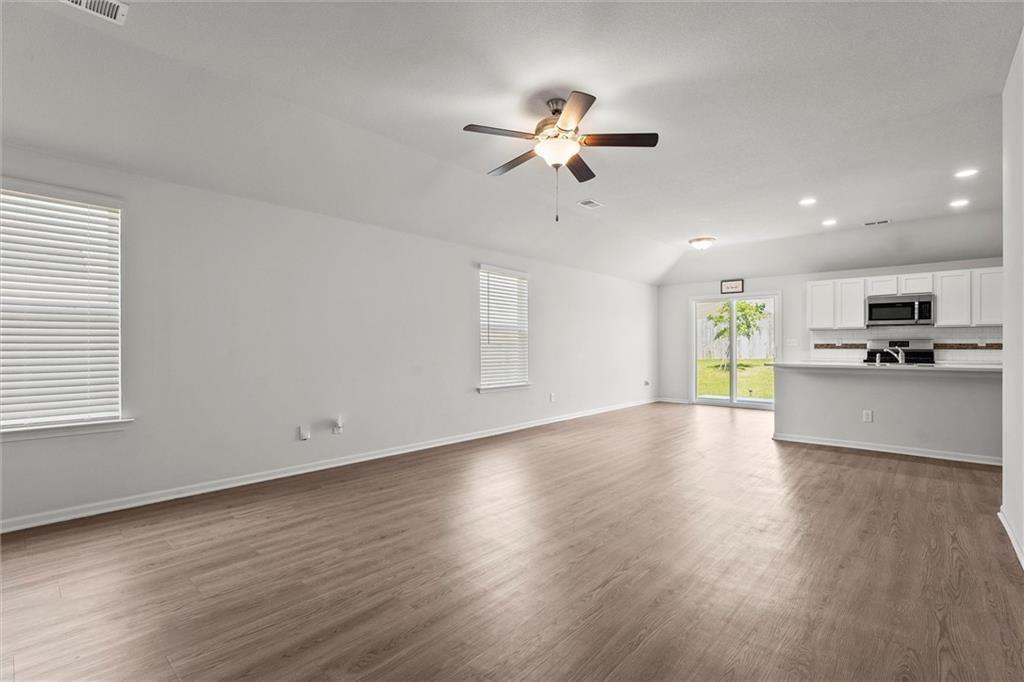 Photo 12 of 32 - 8000 SE 6th Street