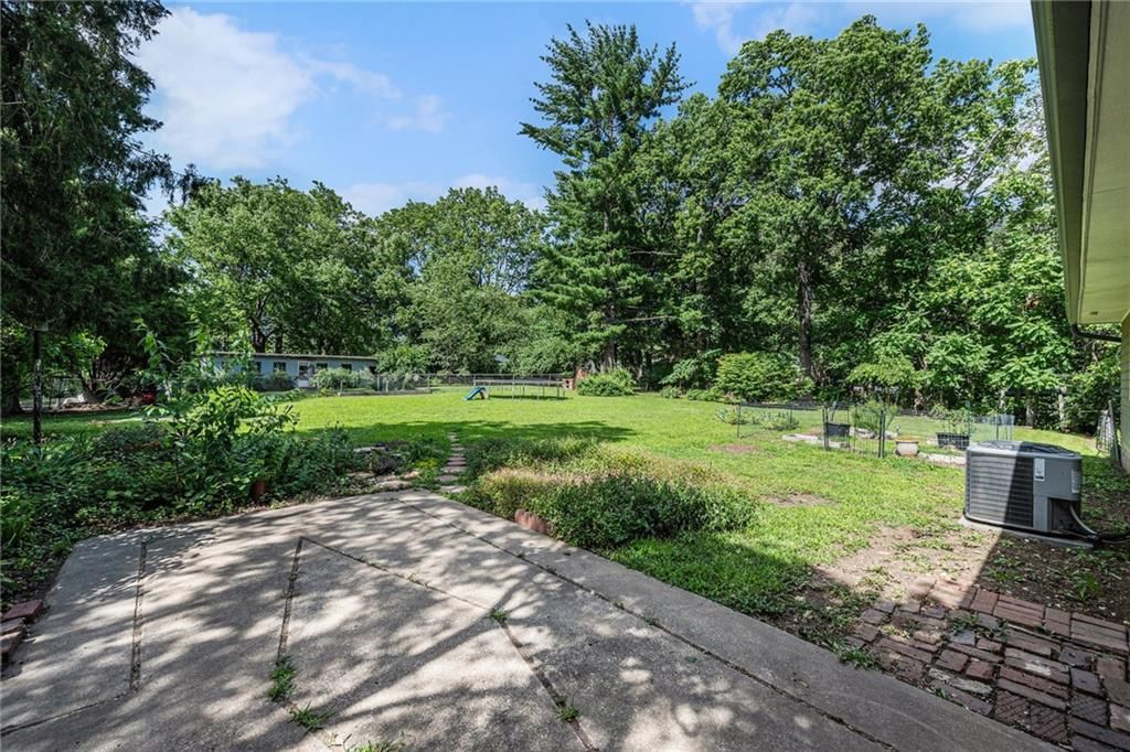 8224 Johnson Drive — photo 15