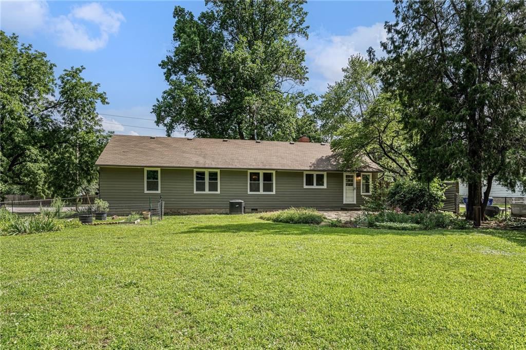 8224 Johnson Drive — photo 16