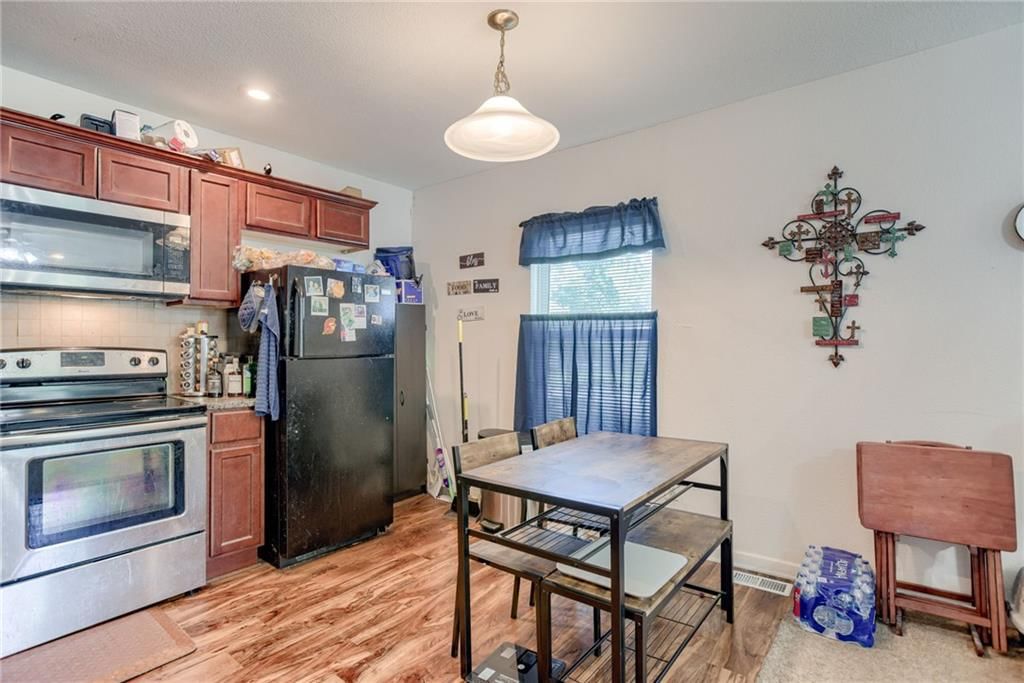 Photo 7 of 21 - 203 E ELM Street