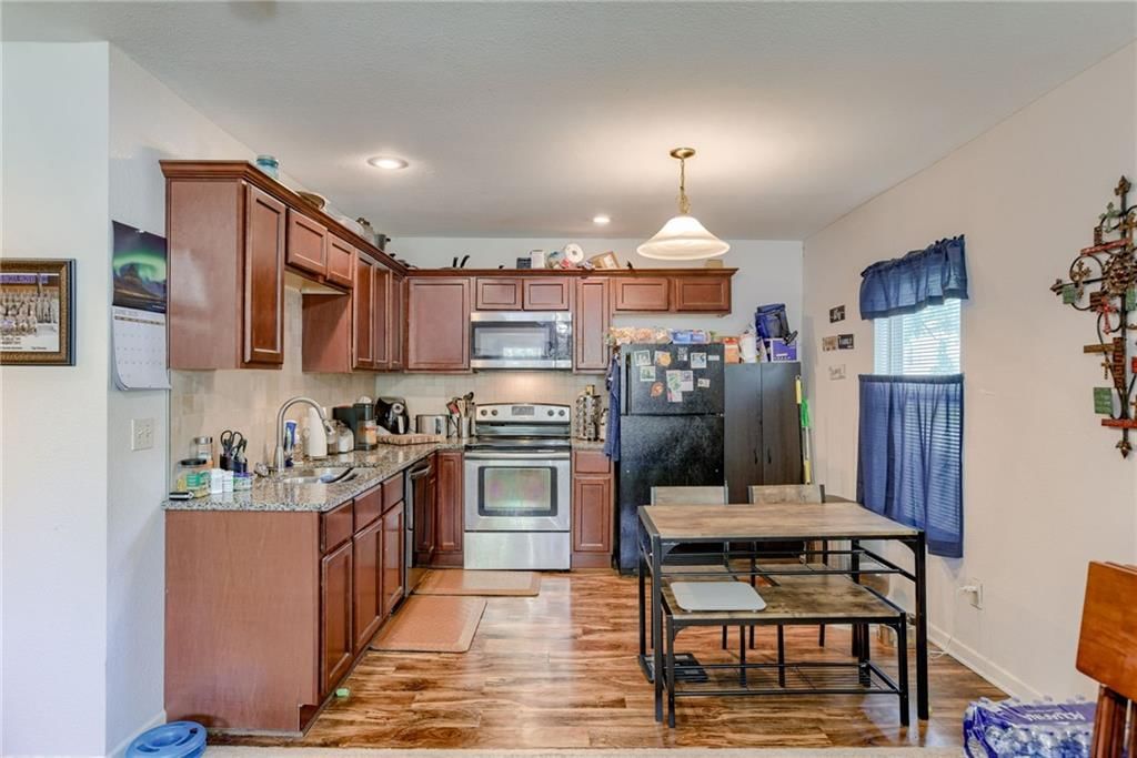Photo 8 of 21 - 203 E ELM Street