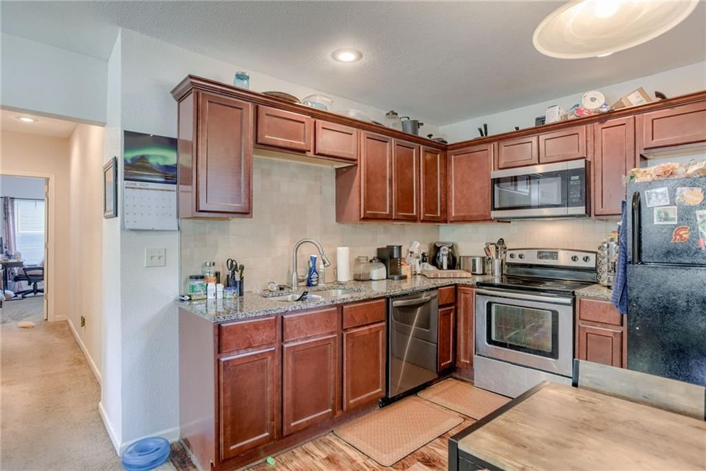 Photo 9 of 21 - 203 E ELM Street