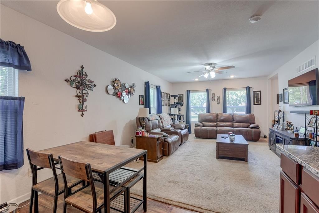 Photo 10 of 21 - 203 E ELM Street