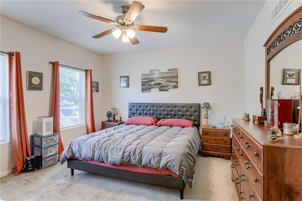Photo 11 of 21 - 203 E ELM Street