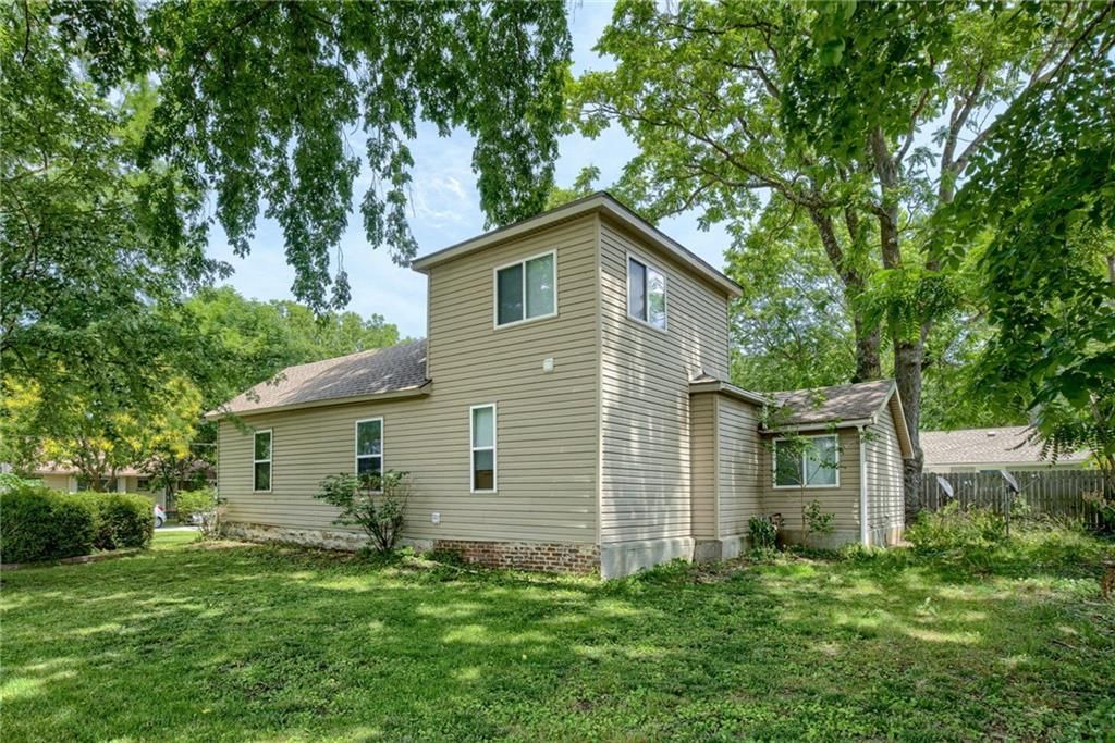 Photo 20 of 21 - 203 E ELM Street