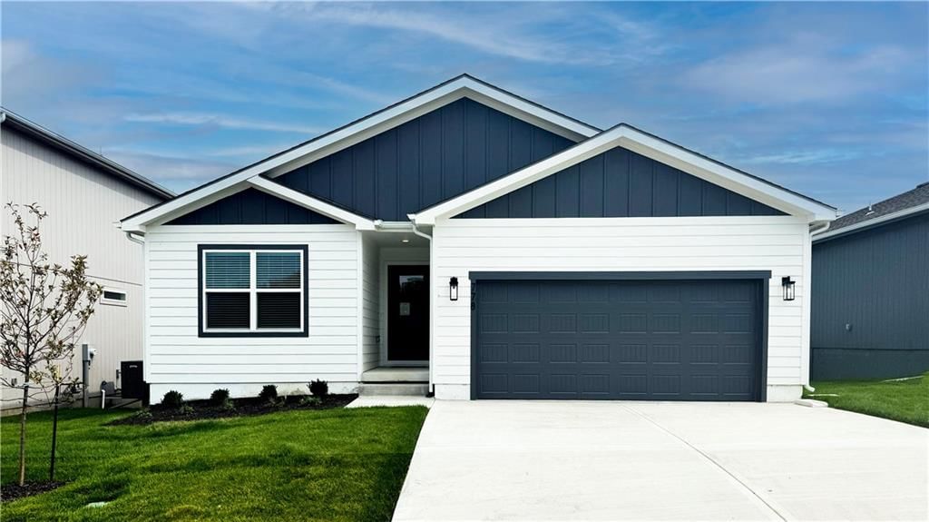 778 Creekmoor Drive, Raymore, MO