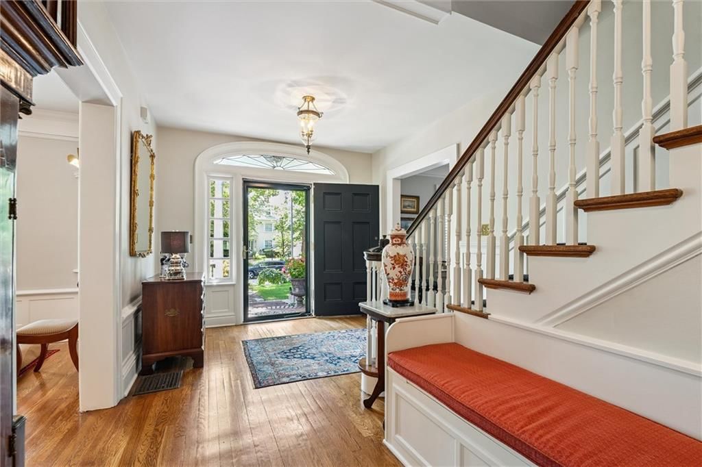 Photo 5 of 56 - 440 W 58th Street
