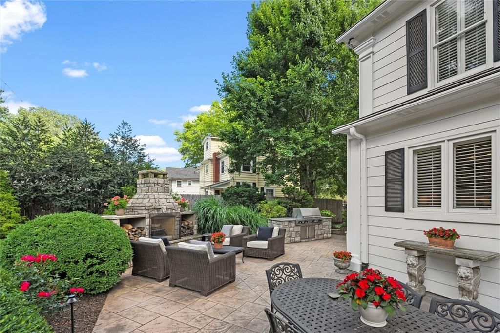 Photo 27 of 56 - 440 W 58th Street