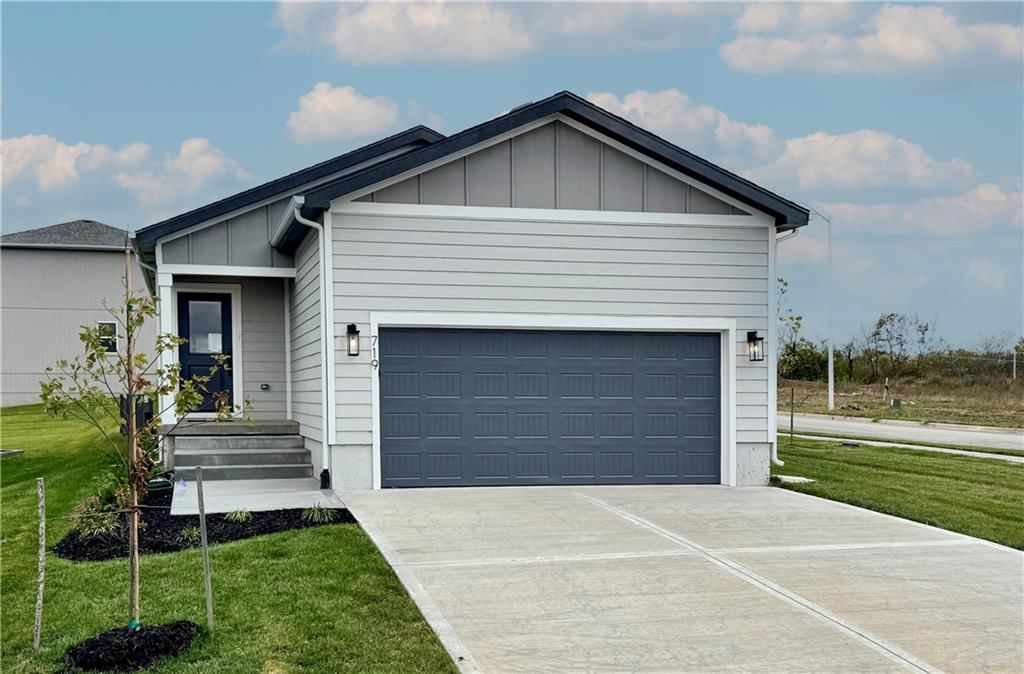 719 Glenn Circle, Raymore, MO