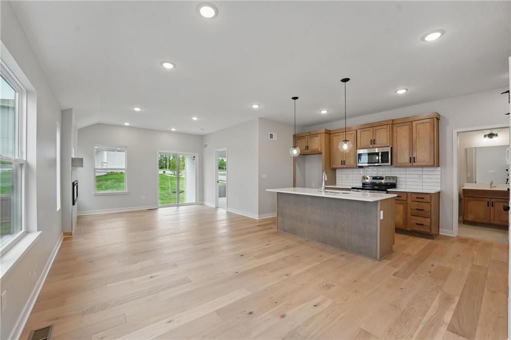 719 Glenn Circle — photo 2