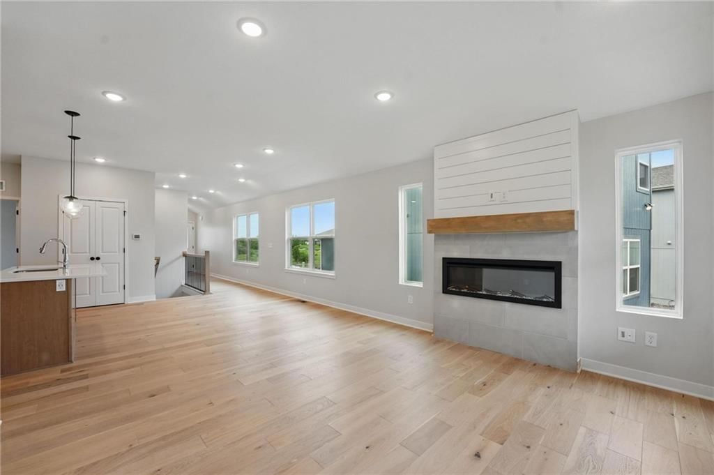 719 Glenn Circle — photo 3