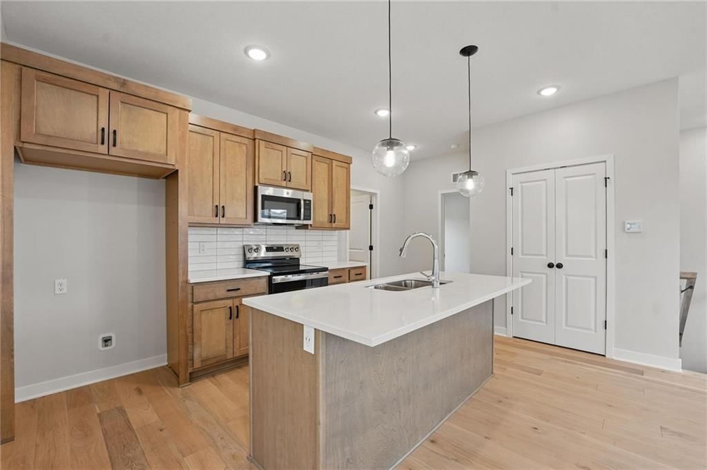 719 Glenn Circle — photo 4