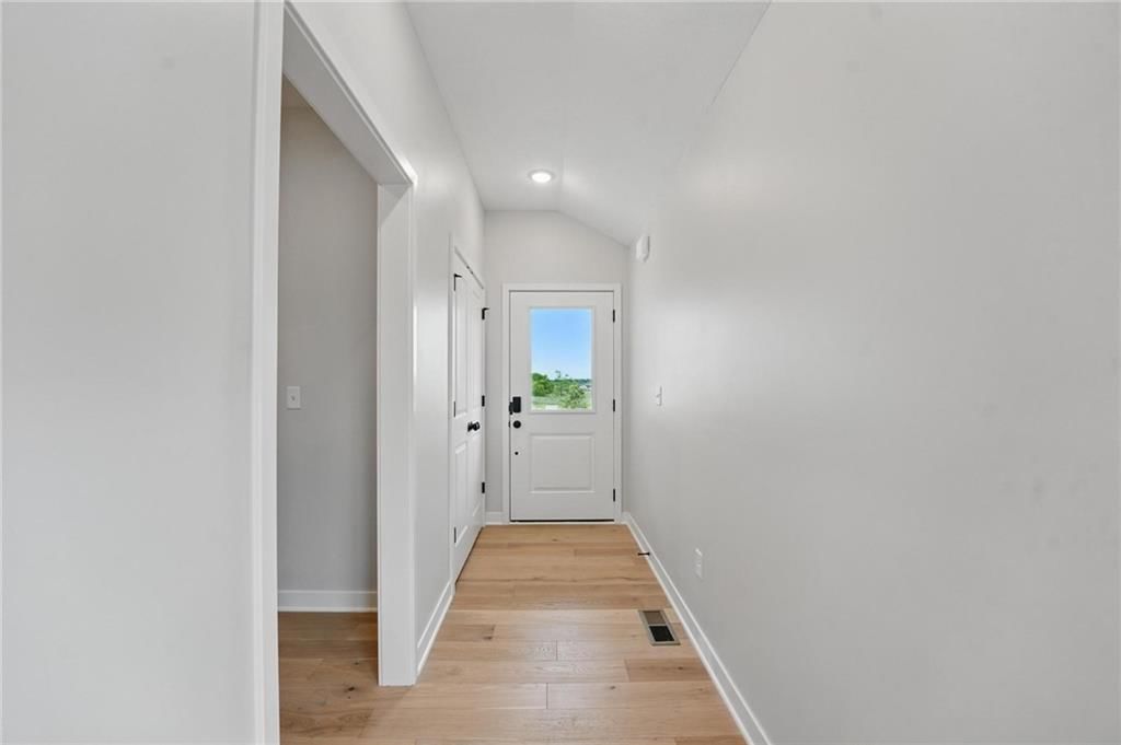 719 Glenn Circle — photo 6