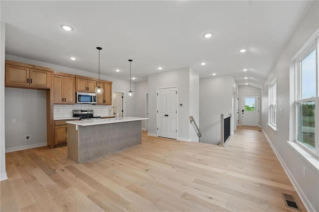 719 Glenn Circle — photo 10