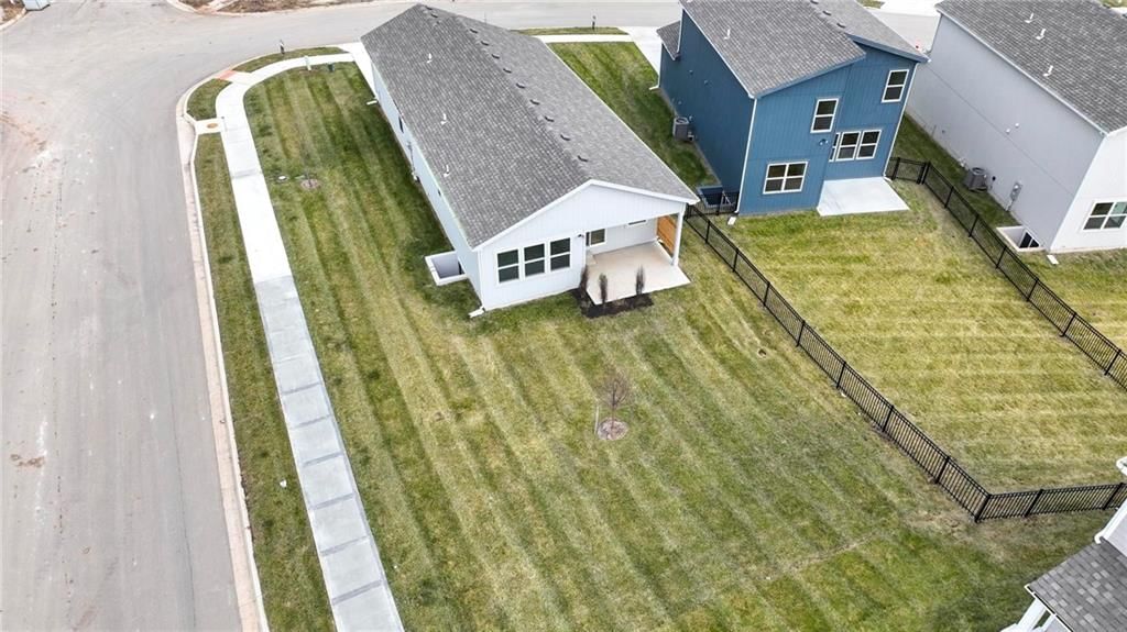719 Glenn Circle — photo 30