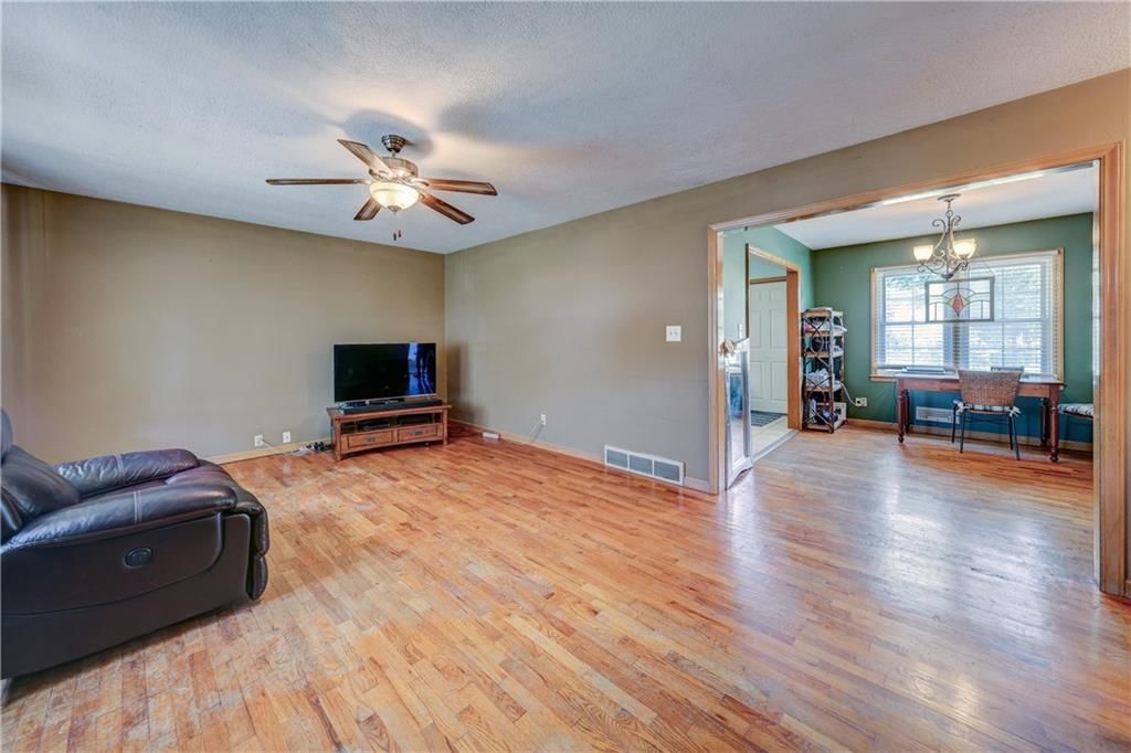 12935 Virginia Avenue — photo 6