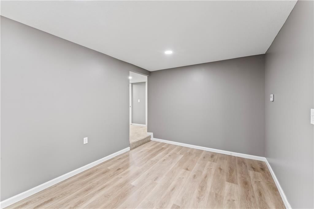 Photo 12 of 35 - 5513 Hardy Avenue
