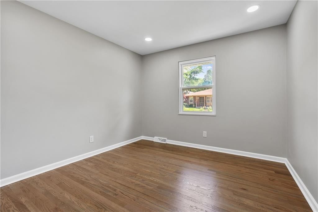 6325 E 18th Terrace — photo 16