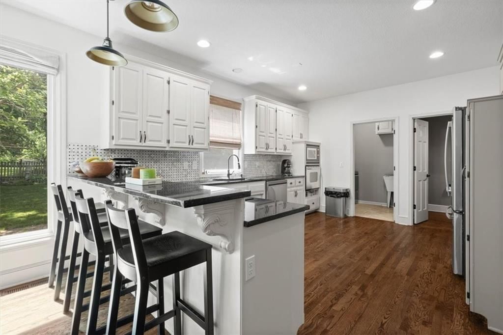 Photo 6 of 38 - 7839 W 139th Street