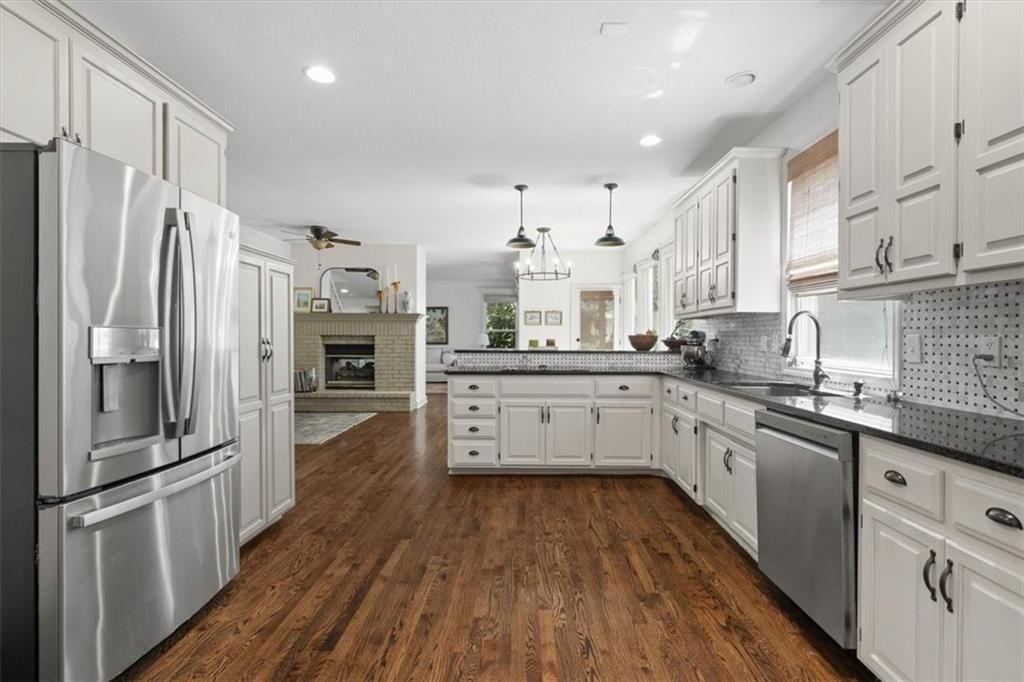 Photo 7 of 38 - 7839 W 139th Street
