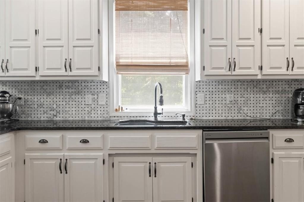 Photo 9 of 38 - 7839 W 139th Street