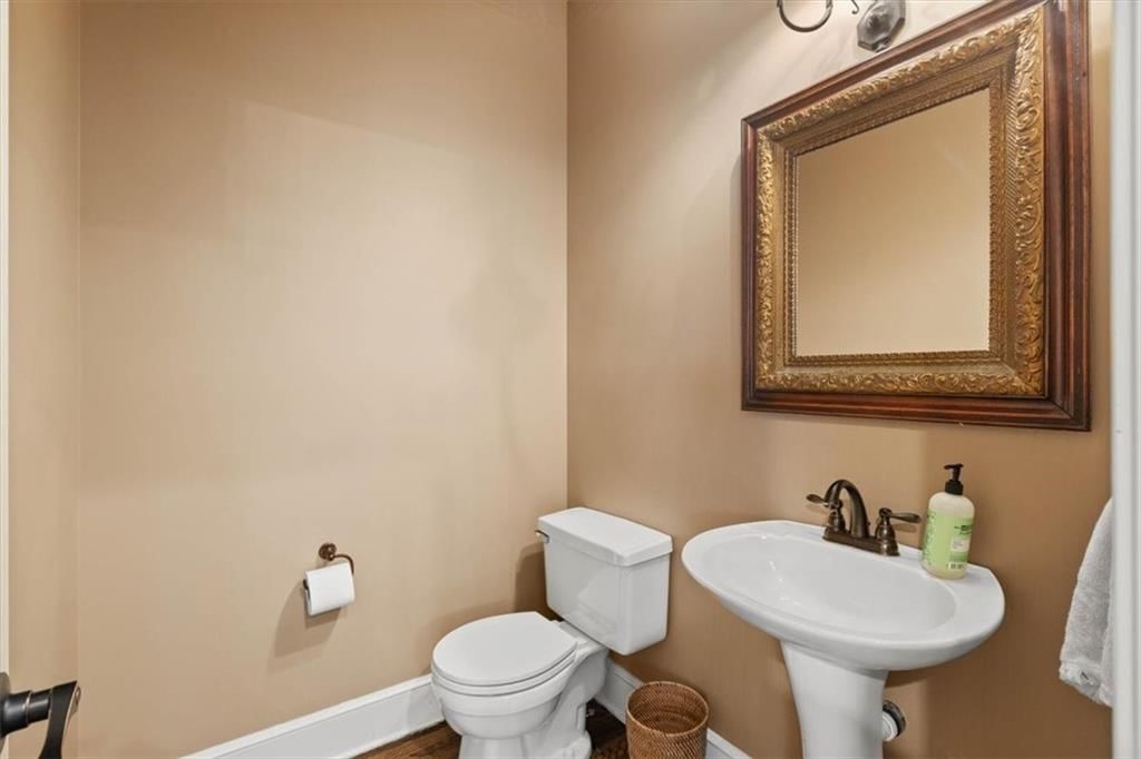 Photo 13 of 38 - 7839 W 139th Street