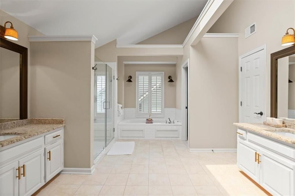 Photo 16 of 38 - 7839 W 139th Street