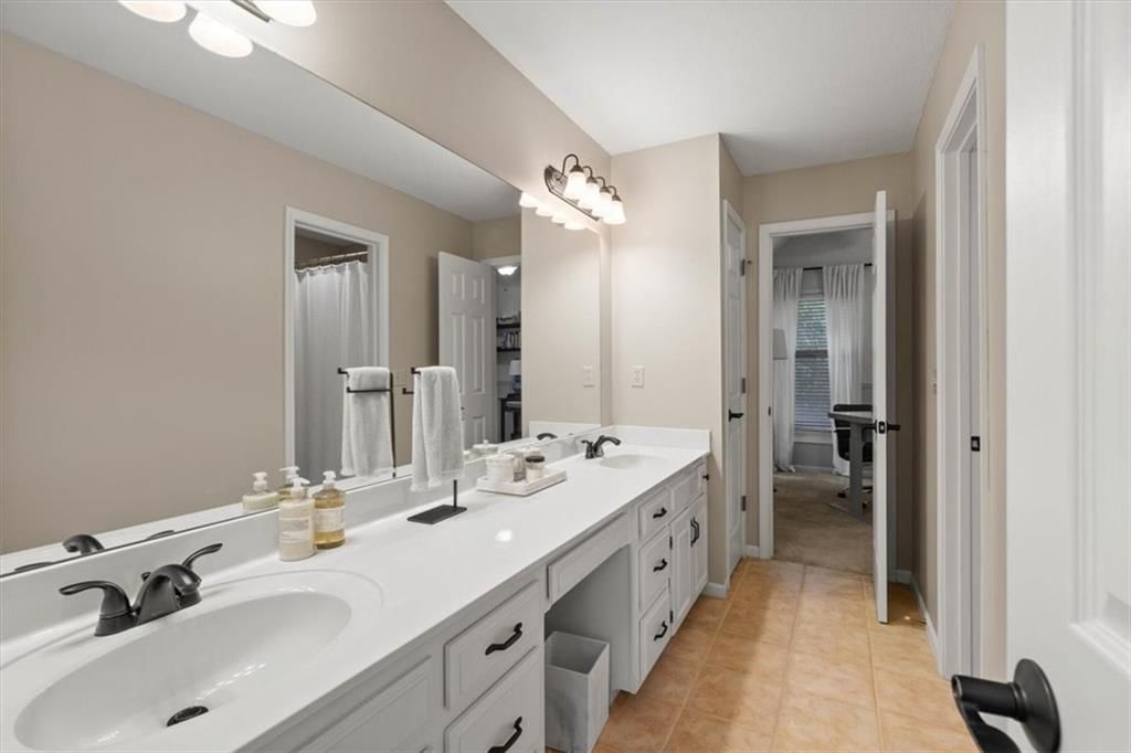 Photo 20 of 38 - 7839 W 139th Street