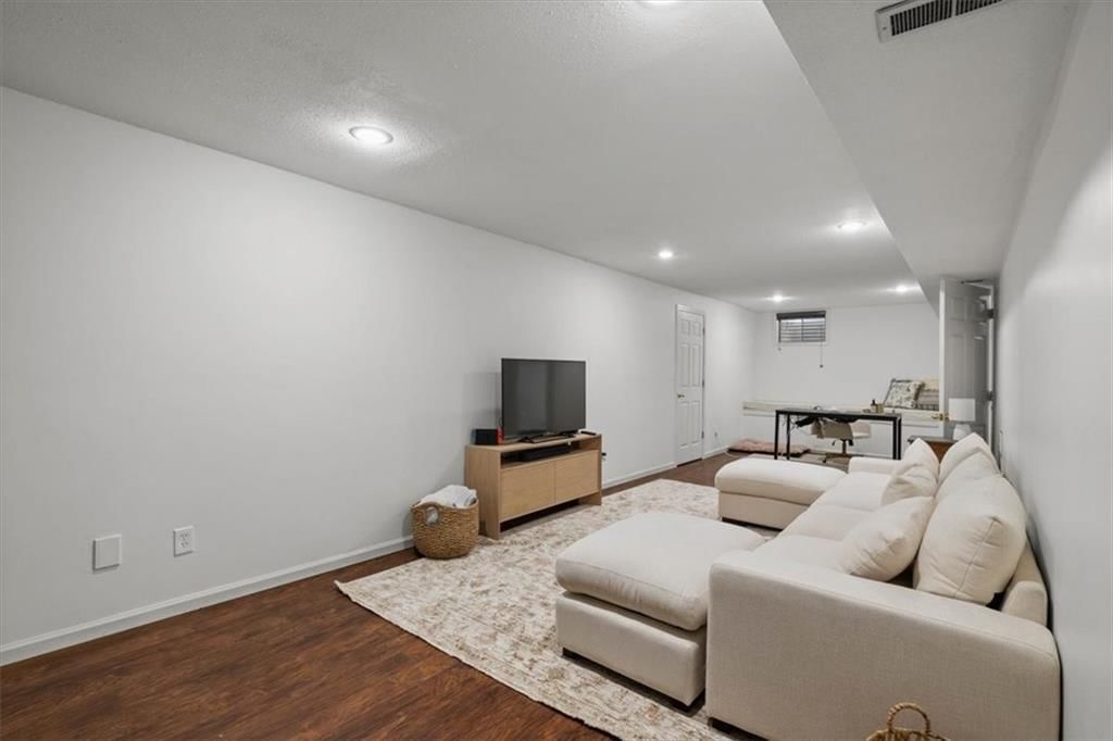 Photo 24 of 38 - 7839 W 139th Street