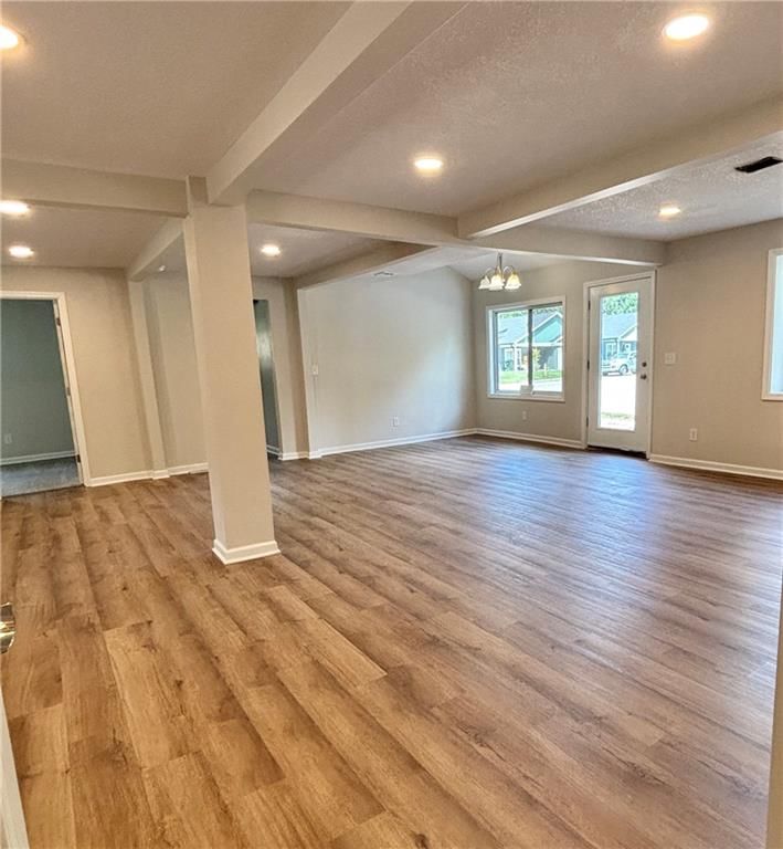 Photo 5 of 21 - 611 W Poplar Street