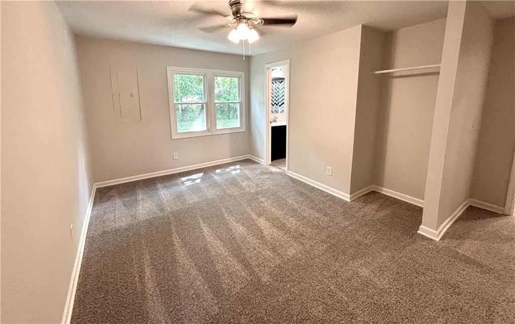 Photo 8 of 21 - 611 W Poplar Street