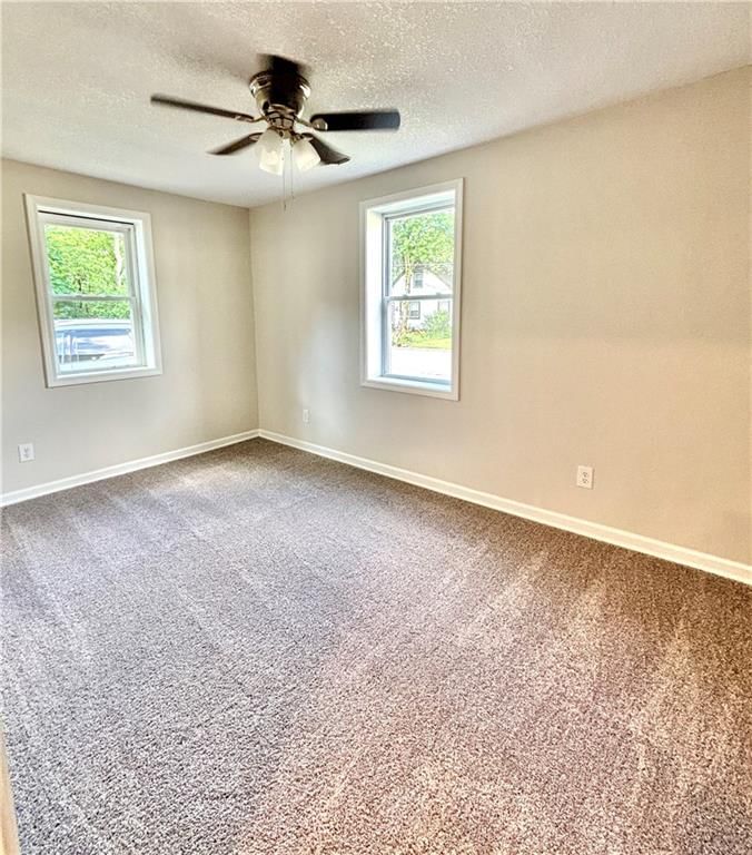 Photo 11 of 21 - 611 W Poplar Street