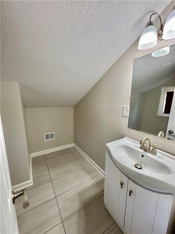 Photo 20 of 21 - 611 W Poplar Street