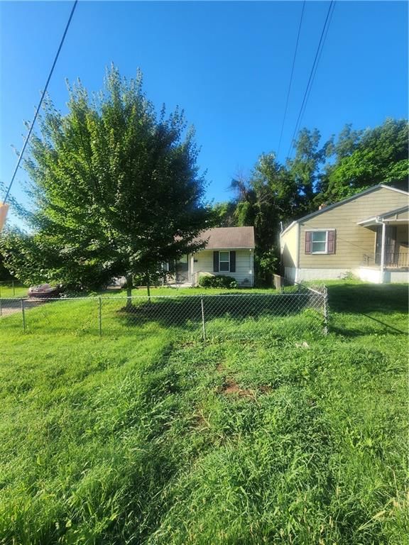 3315 E 73rd Street — photo 2