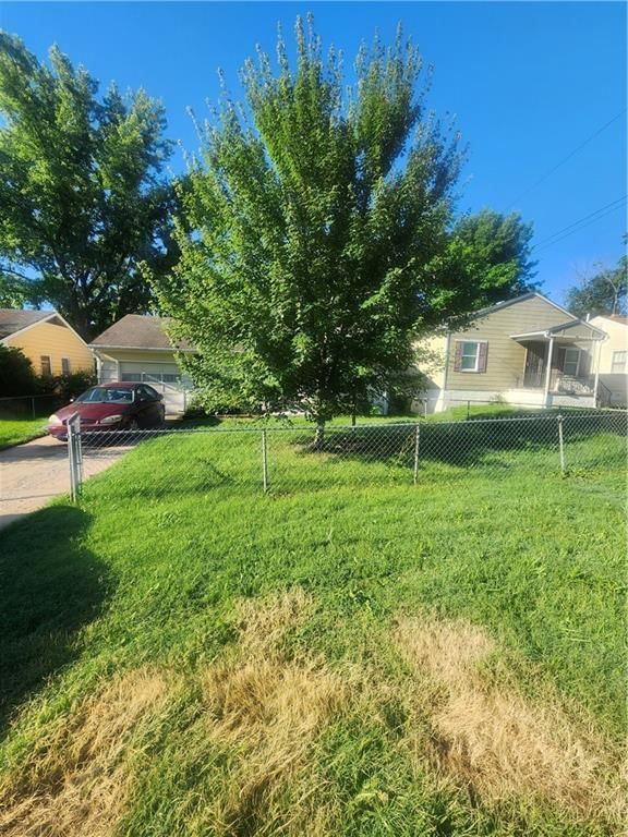 3315 E 73rd Street — photo 3