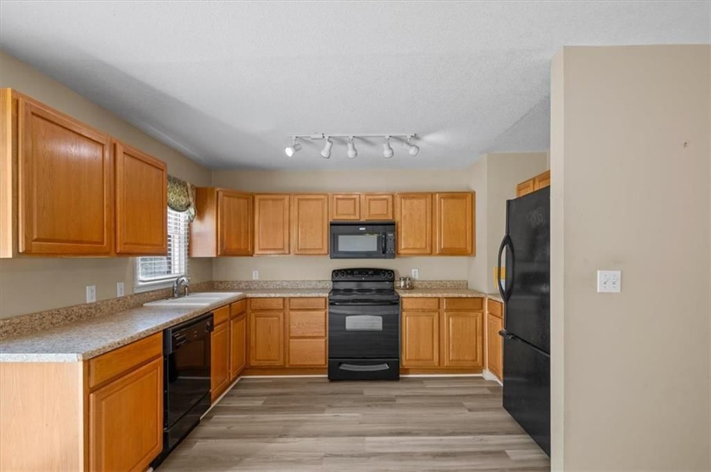 Photo 6 of 15 - 802 W 39th Street N