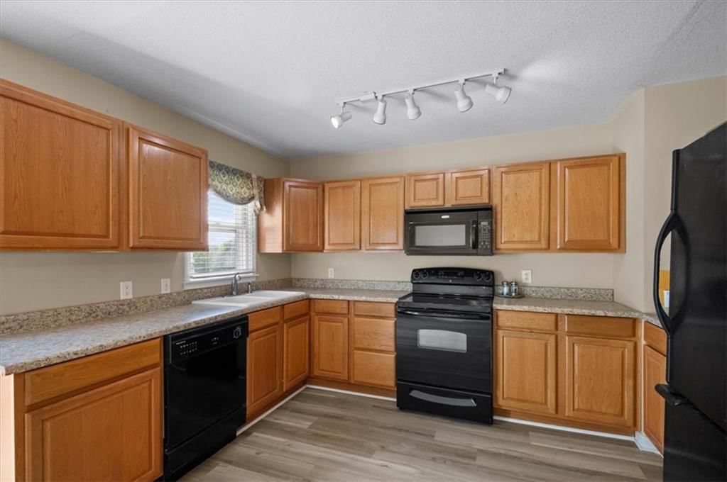 Photo 7 of 15 - 802 W 39th Street N