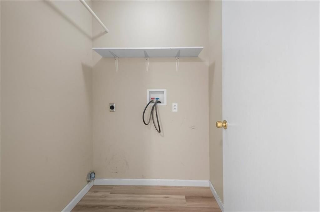 Photo 8 of 15 - 802 W 39th Street N