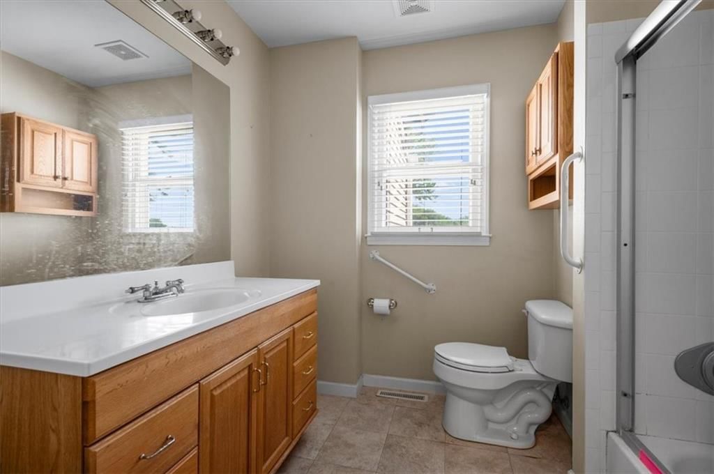 Photo 11 of 15 - 802 W 39th Street N