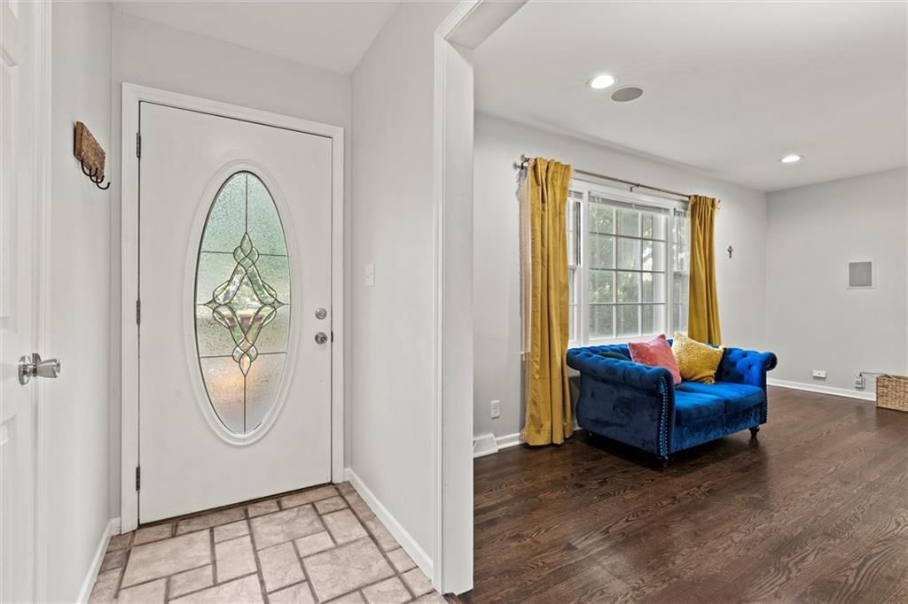 Photo 5 of 51 - 331 E 100th Terrace
