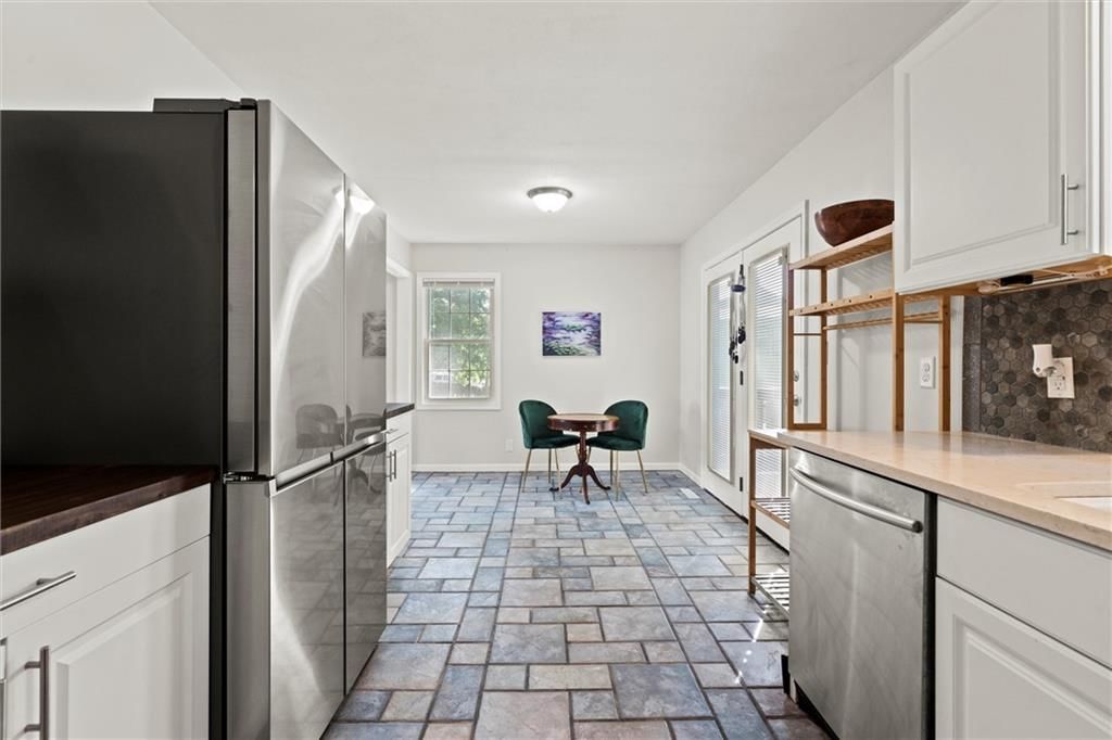 Photo 17 of 51 - 331 E 100th Terrace